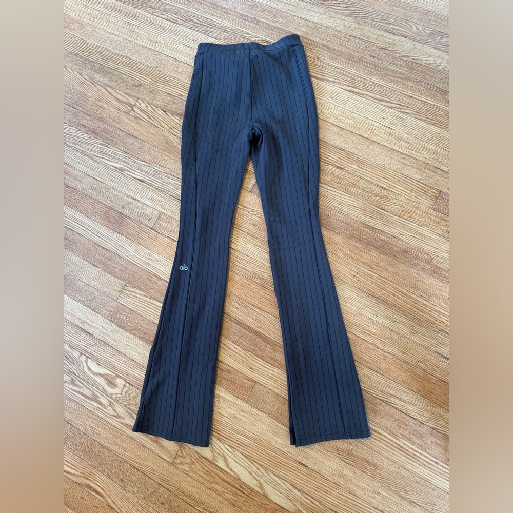 NWOT Alo high-waisted pinstripe zip it flare legging